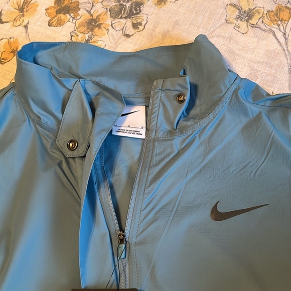 Nike Oversized Repel Packable Lightweight Running Jacket NWT Size Medium - Picture 2 of 9